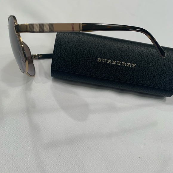 Burberry Women’s sunglasses NEW